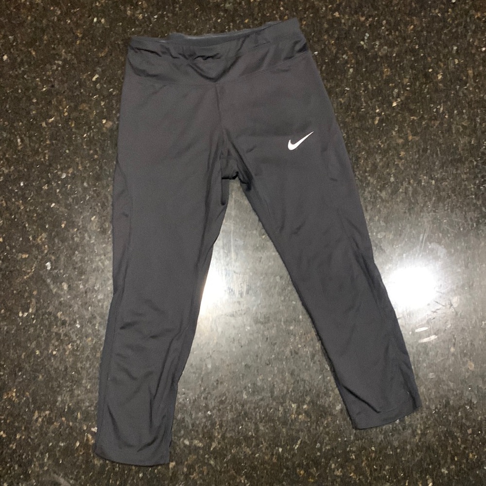 Nike DriFit Capri Athletic Pants EUC!